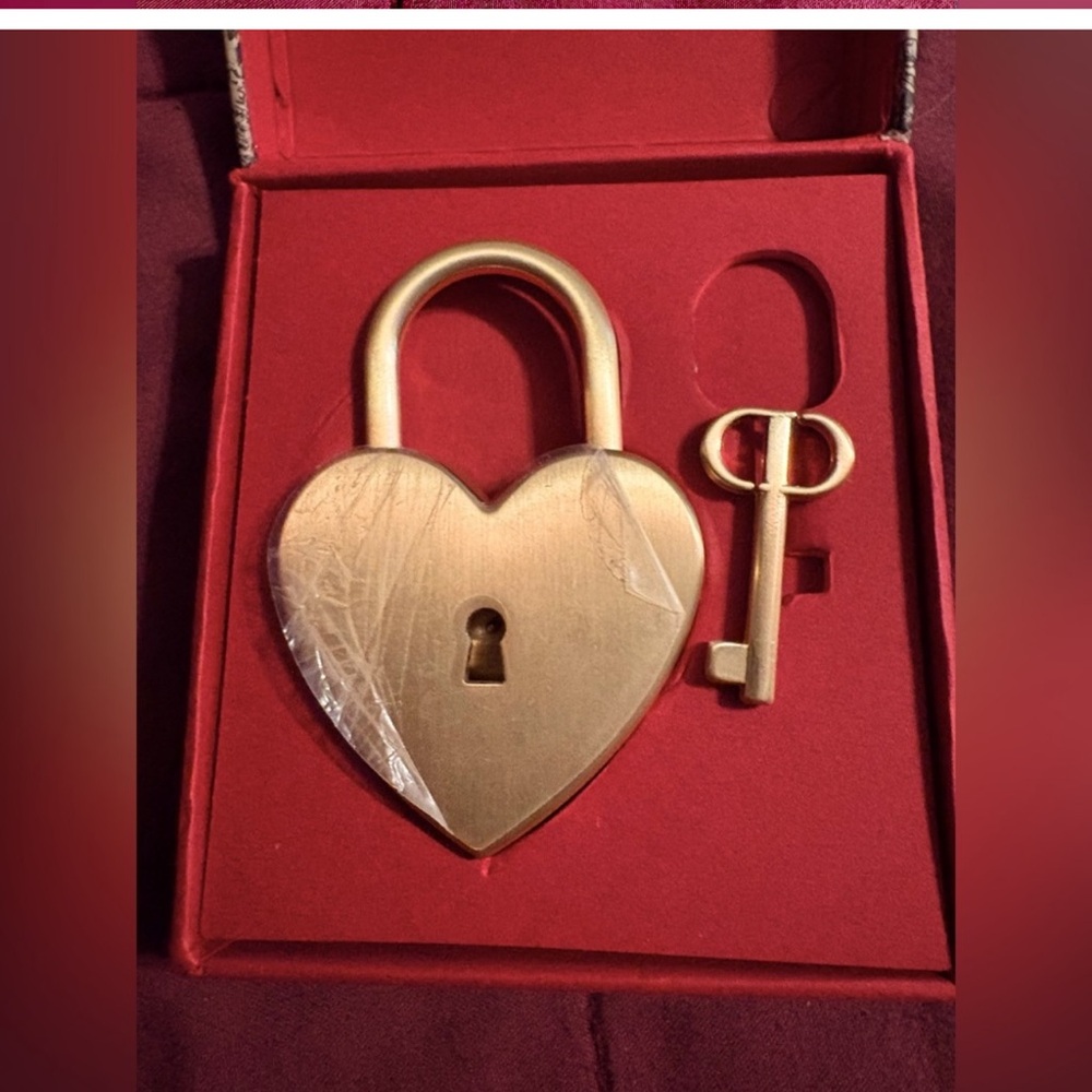 NWT(and box)Dior Gold Heart Lock and Key Set💗💗💗